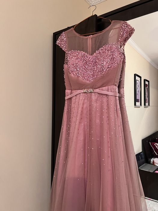 Вечерное платье ……….