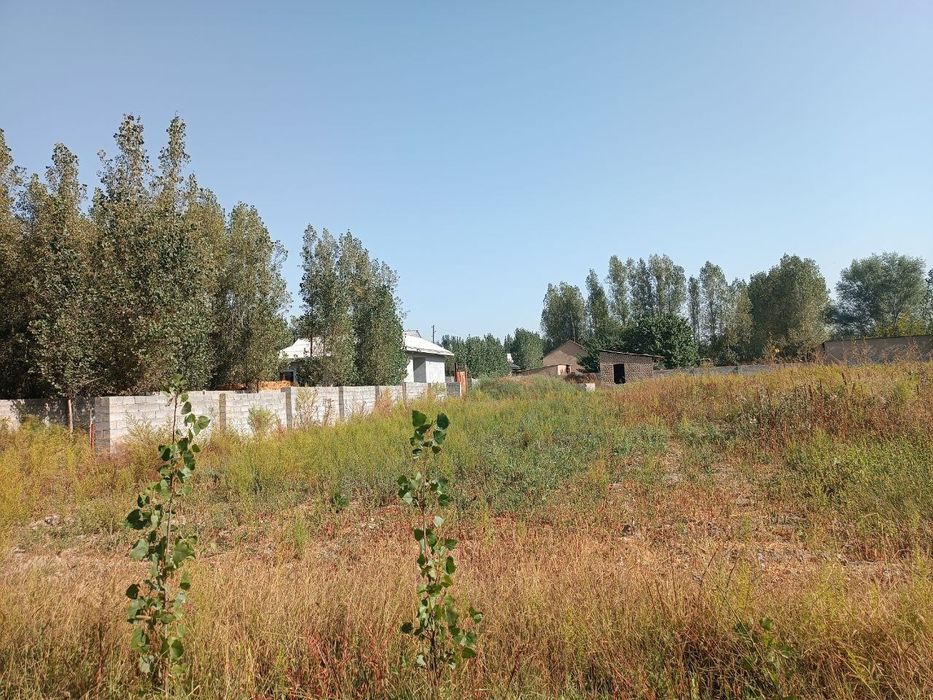 25 сутик участка,шлакоблок билан ураган,хужжатлари жойида.