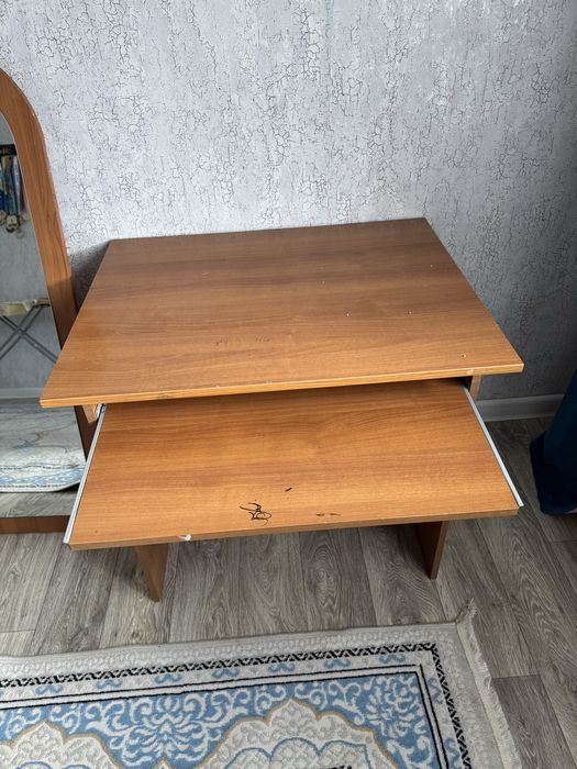 Продам компьютерный стол