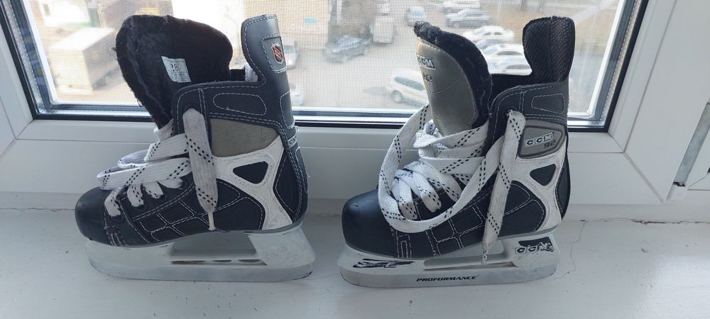 Продам детские  коньки