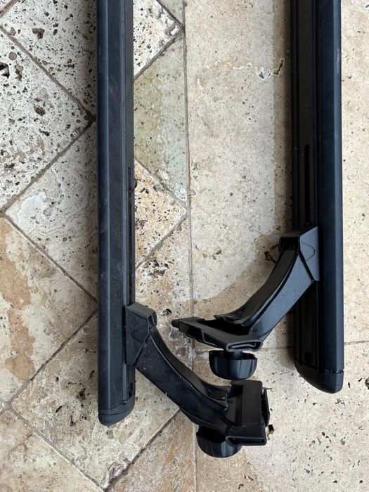 Bare Transversale Thule cu picioare de prindere pentru Jeep Wrangler