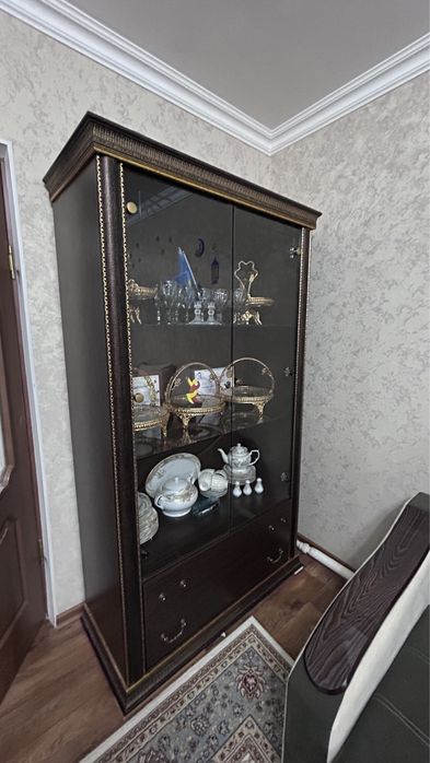 Камод с зеркалом, гарнитур