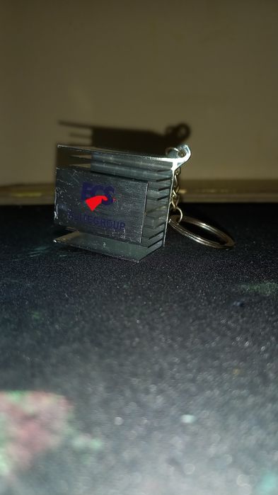 Vând Tech Keychain
