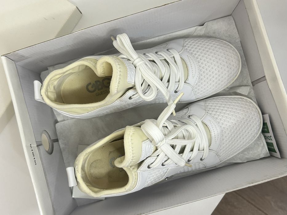 Бели кецове Guess