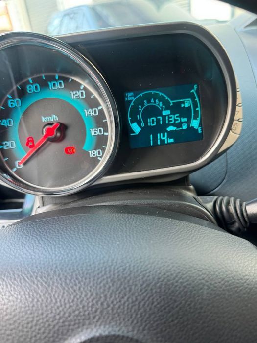 Spark mexanika sotiladi 2019 rangi oq kraska 1ta petno