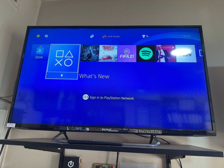 Playstation 4 Slim 500gb с 2 джойстика, 5 игри и зарядна станция