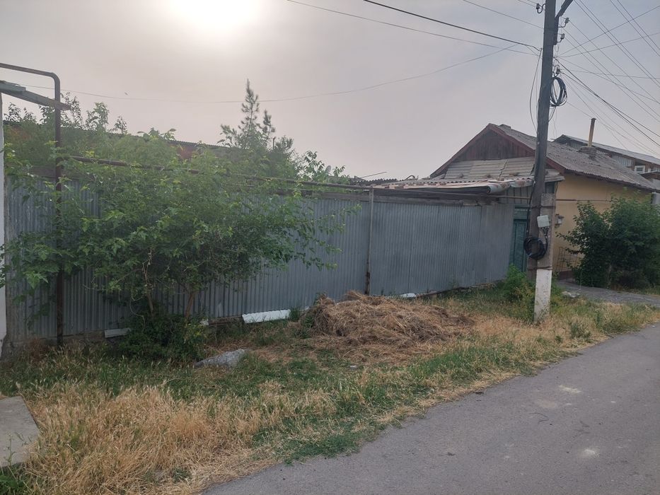 Продаётся дом на земле.