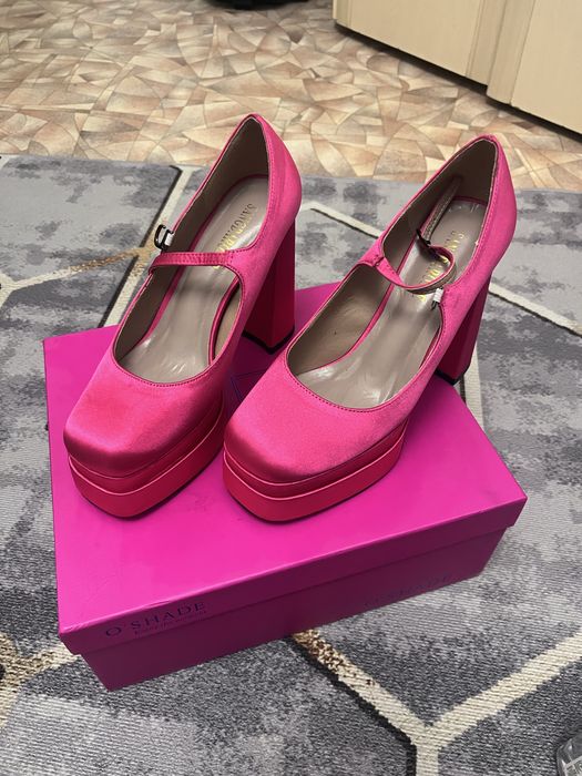 Продам розовые туфли Bratz