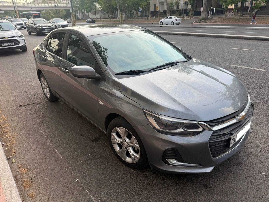 Chevrolet Onix Premier 2