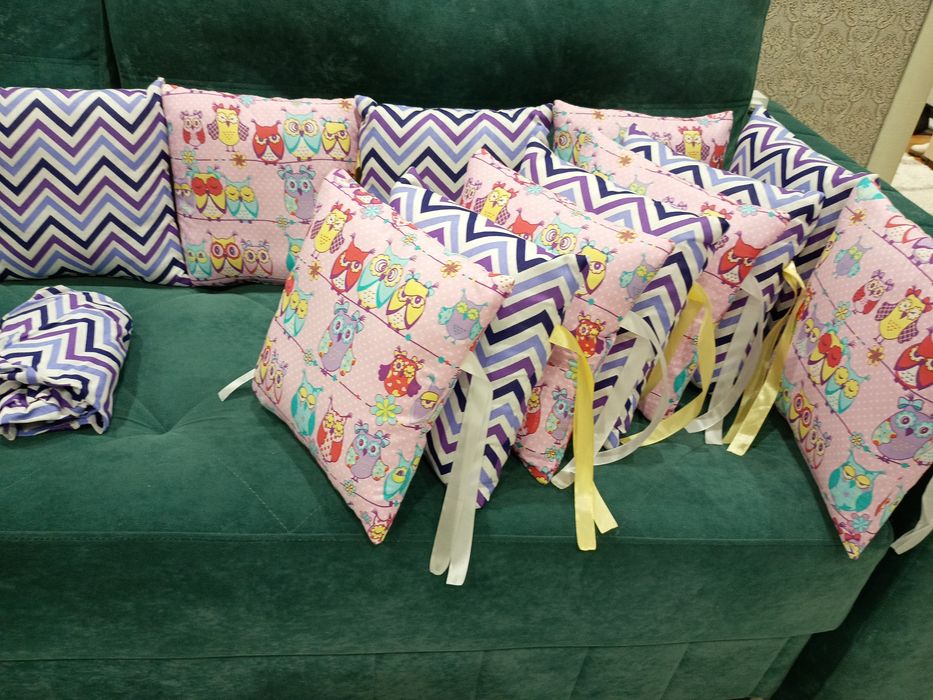 Бортики в кроватку+ простынка. Новые