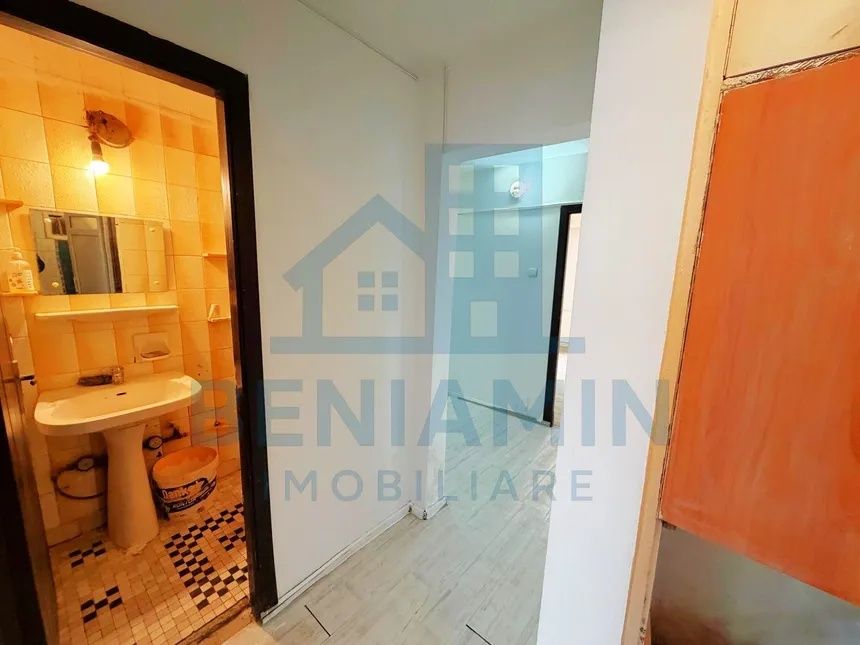 Vand Apartament 4 camere Bilateral V rosie