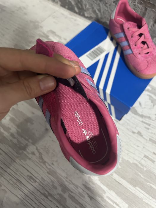 Adidas gazelle розов