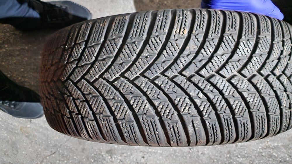 Vând anvelopa iarna Firestone 215 60 16