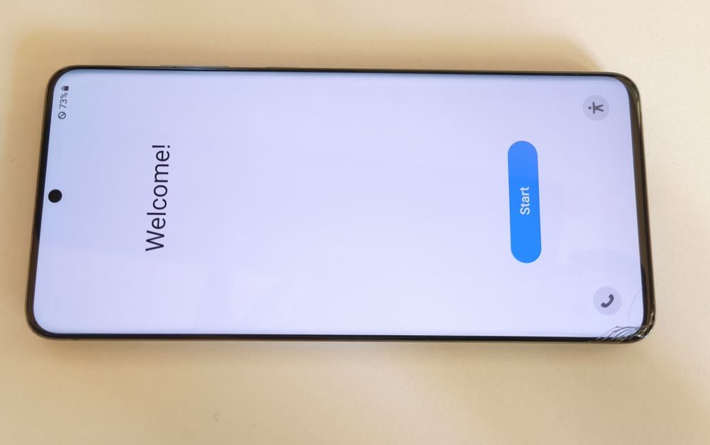 Samsung Galaxy S20+ — Отлична работа, лек козметичен дефект