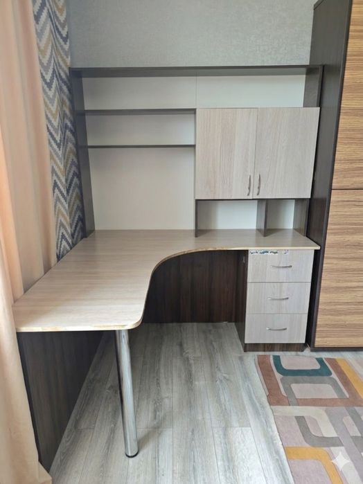 Продам угловой стол