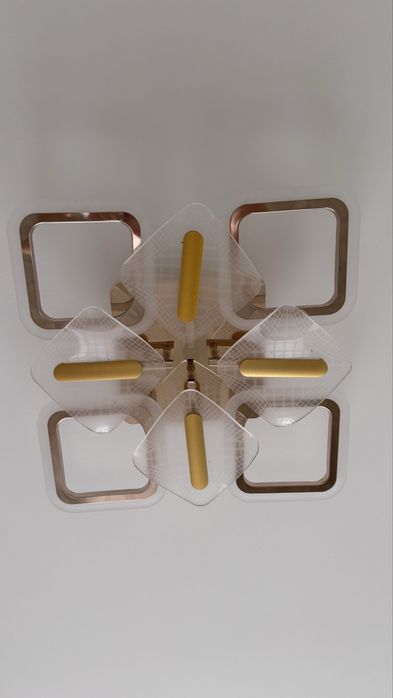 Унитаз, люстры потолочные