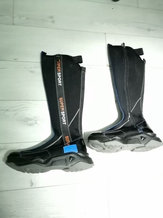 Продавам дамски ботуши