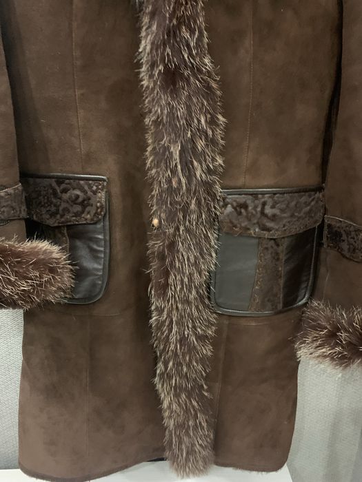 Пальто зимнее , дубленка , удлинненая.