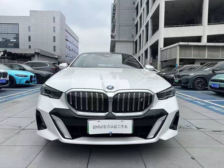 BMW i5 40L 2025 yil M-Sport