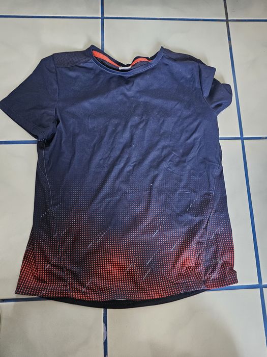 Tricou de purtat sau pentru fotbal