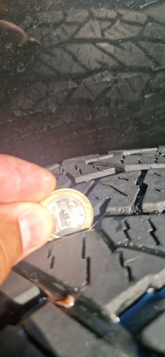 2 броя гуми 235 65 17 АТ Hankook dynapro