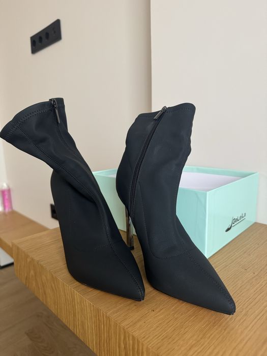 Туфли со стразами на каблуке