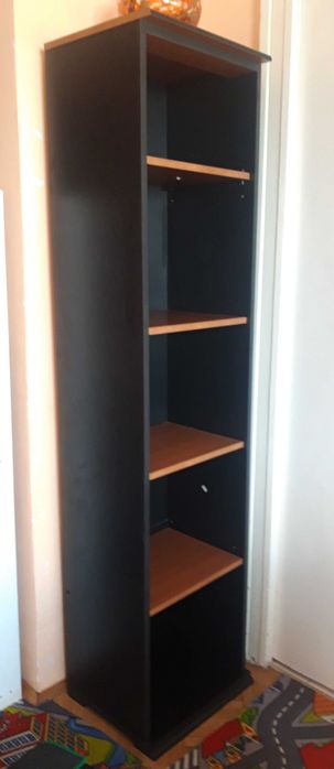Etajera carti Mobexpert ingusta