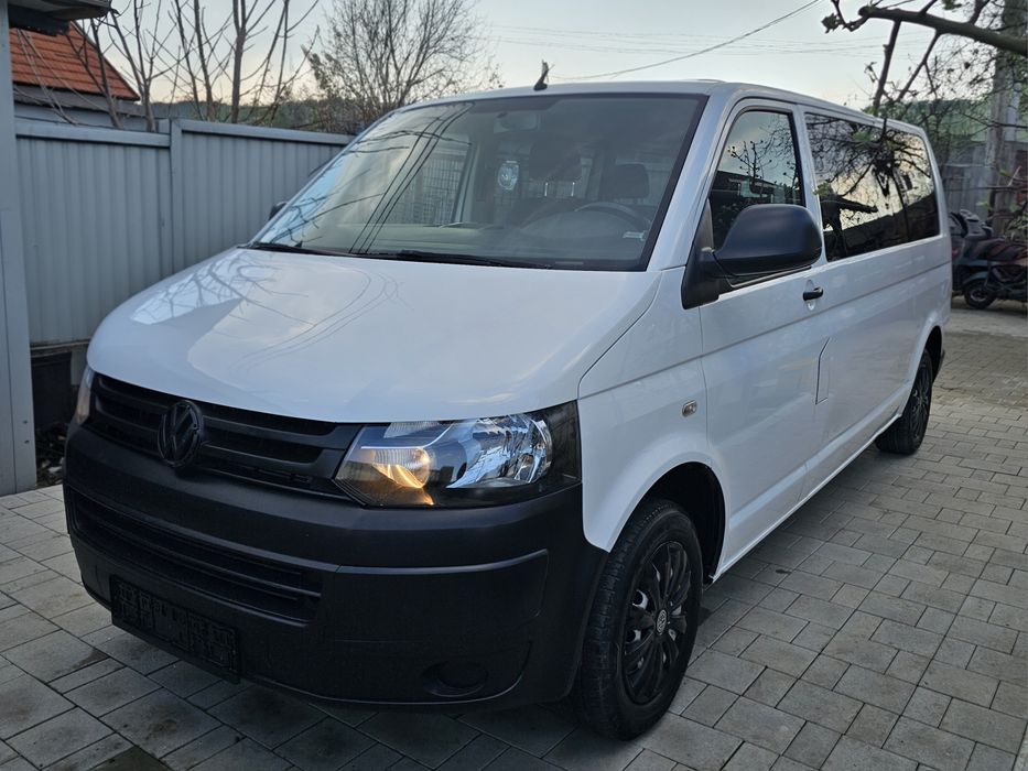 Volkswagen Transporter T5 lung 2013 8 locuri 2.0 TDI EURO 5
