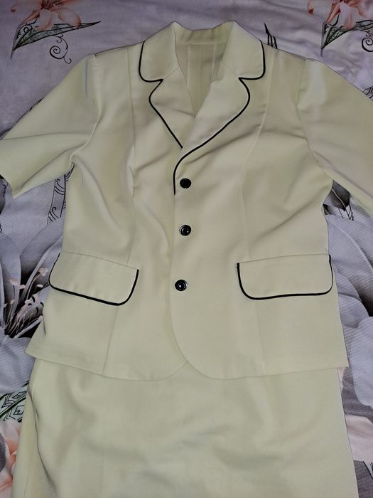 Vând costume dama L