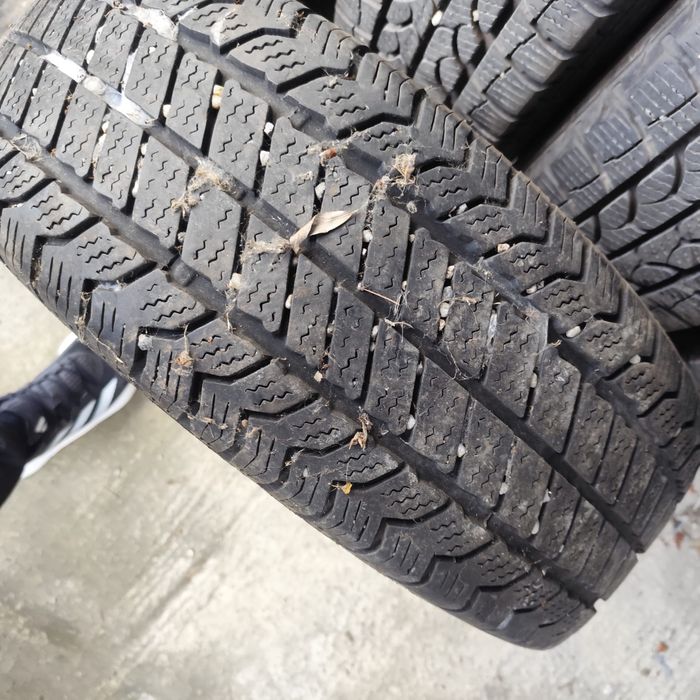 235/65 R16c Barum