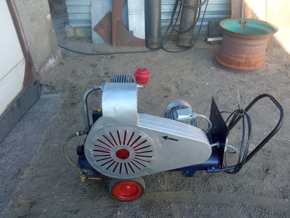 Продам воздушный компрессор СО-7б.