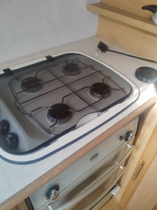 Печка с фурна и котлони за каравана кемпер на газ