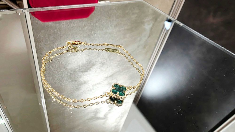 Van Cleef & Arpels VCA Gold Malachite Sweet Alhambra Дамска Гривна