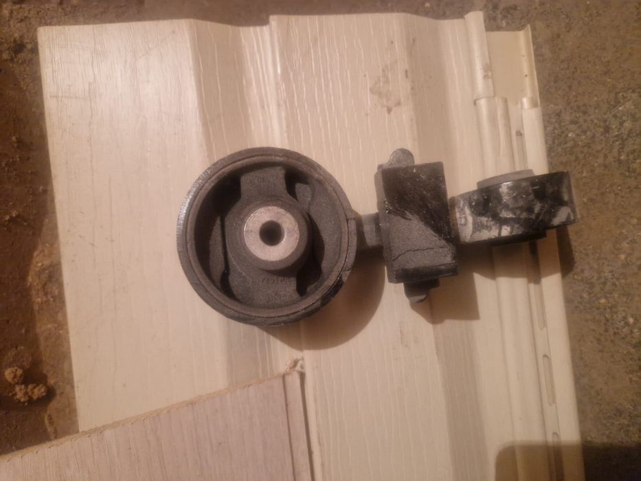 Запчасти на автомобиль разные