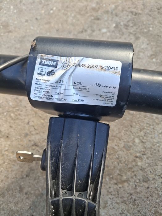 Suport biciclete rabatabil Thule cu prindere pe carlig auto