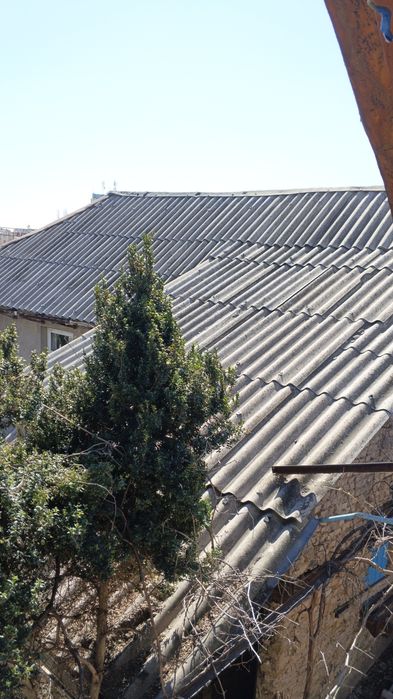 Продается участок 10 соток и 2 больших дома  в Кибрайском районе