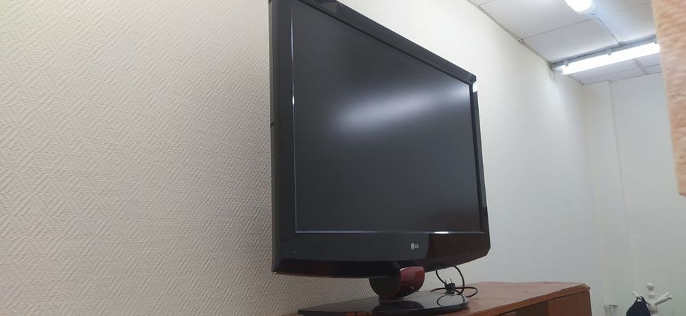 Телевизор LG 42 диагональ