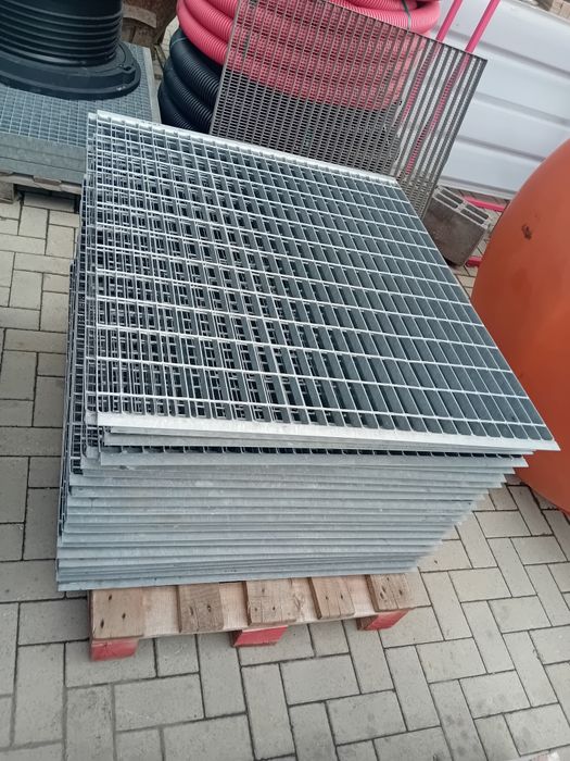 Trepte zincate 30 cm lățime  1m lungime isu