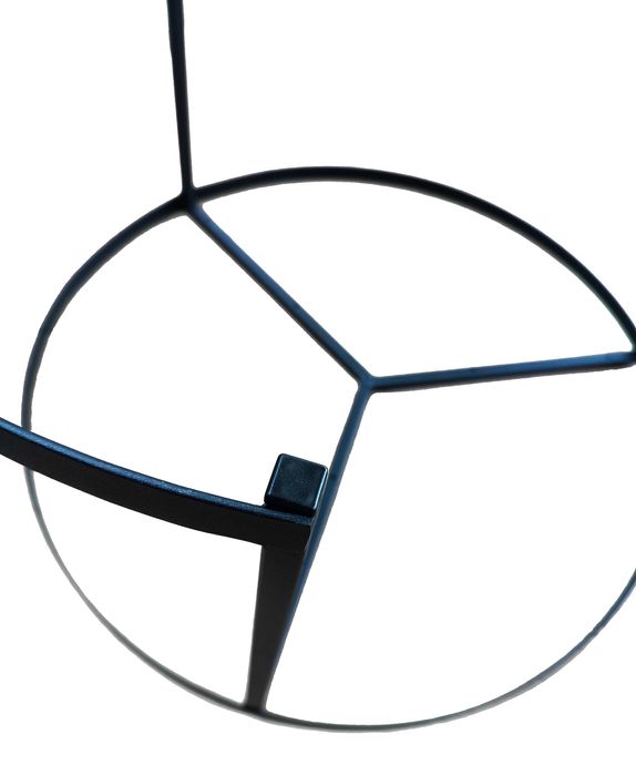 Поръчкови, елегантни и здрави. Метална основа за холна маса модел 032