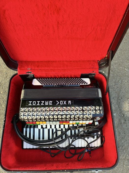 Acordeon Hohner Atlantic IVN deluxe cu 120 de basi