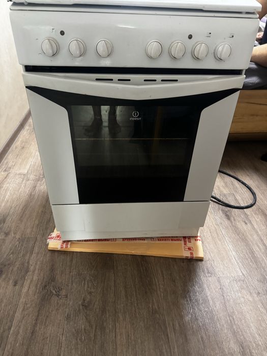 Продается плита INDESIT
