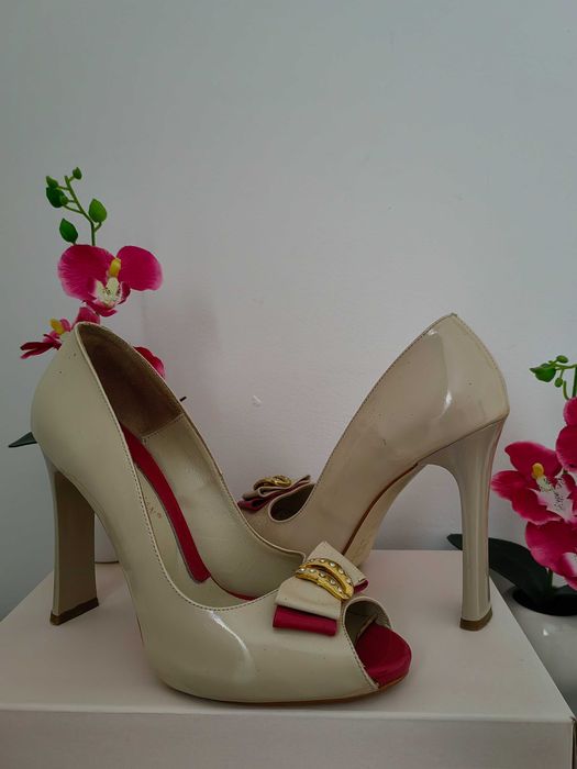 Женские туфли продаётся