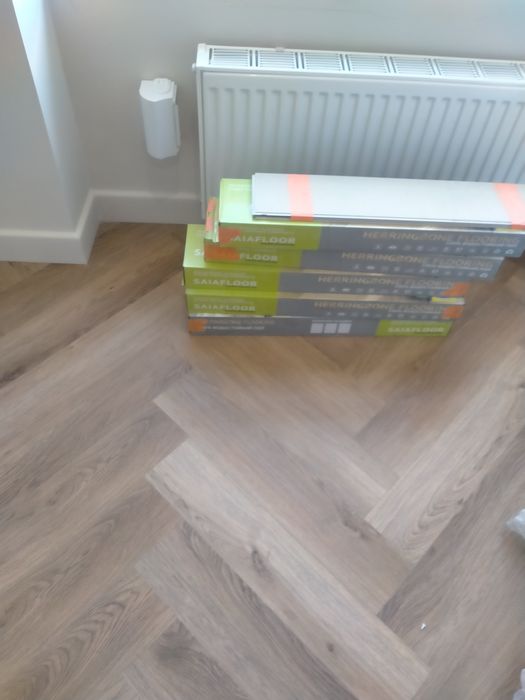 Продам кварцвинил остатки 6.5 кв.м