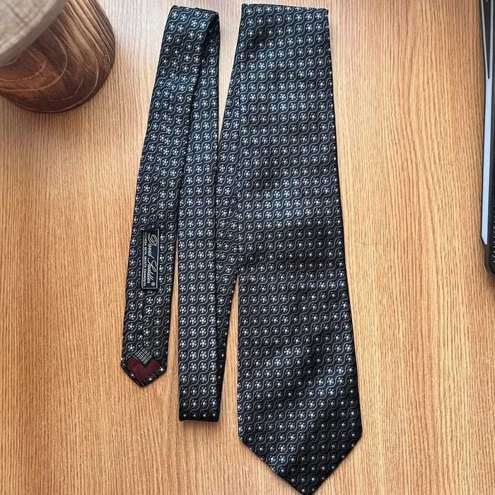 Cravata David Saddler 100% matase brodata Made in Italy negru cu flori