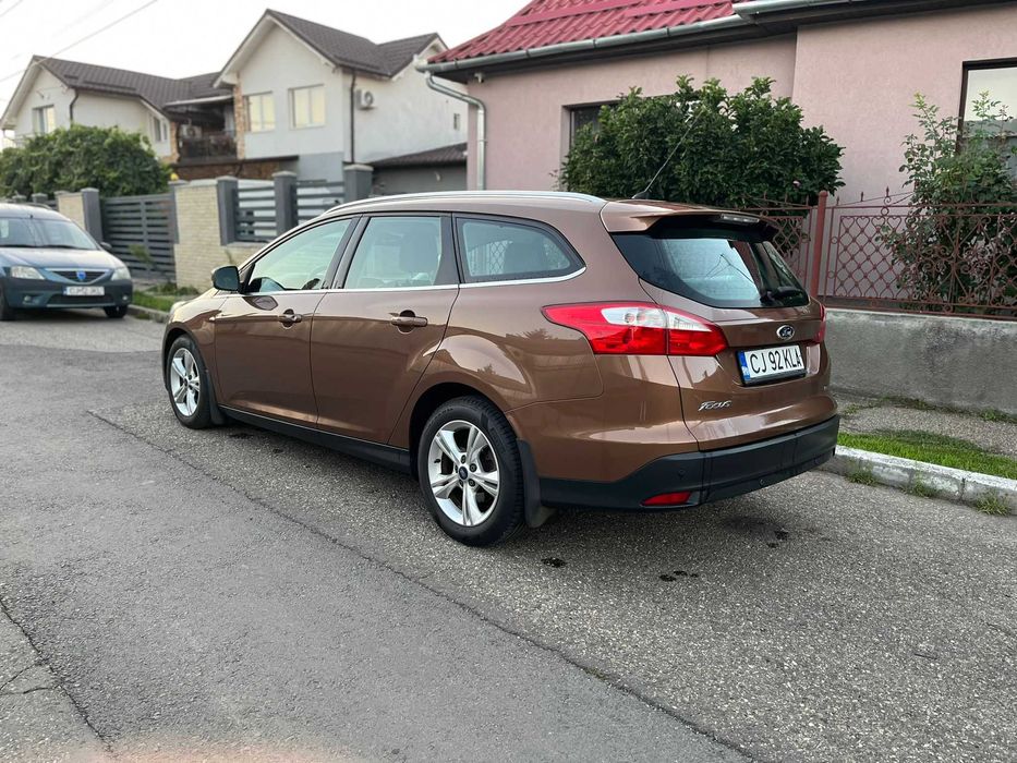 Vând Ford Focus.