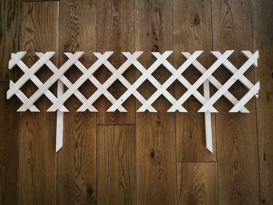 Дървена декоративна ограда