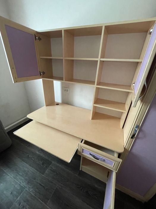 Компьютерный стол со стеллажом