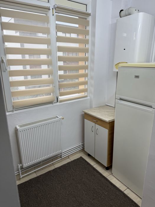 Inchiriez apartament cu o camera 42 mp.