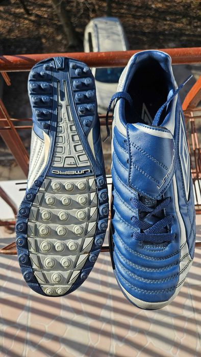 Футболни обувки UMBRO