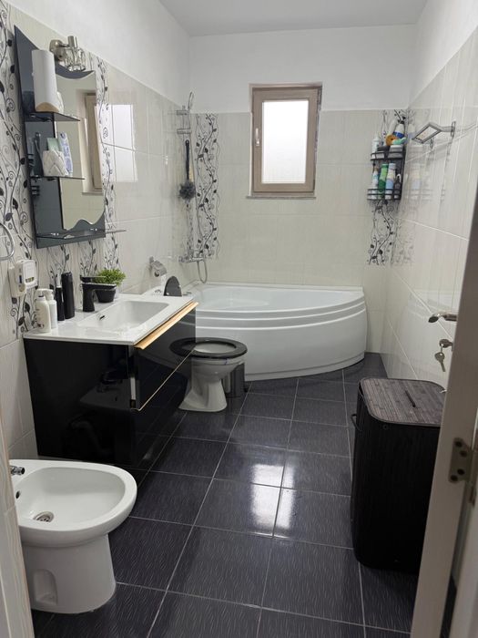 Vand apartament cu 2 camere